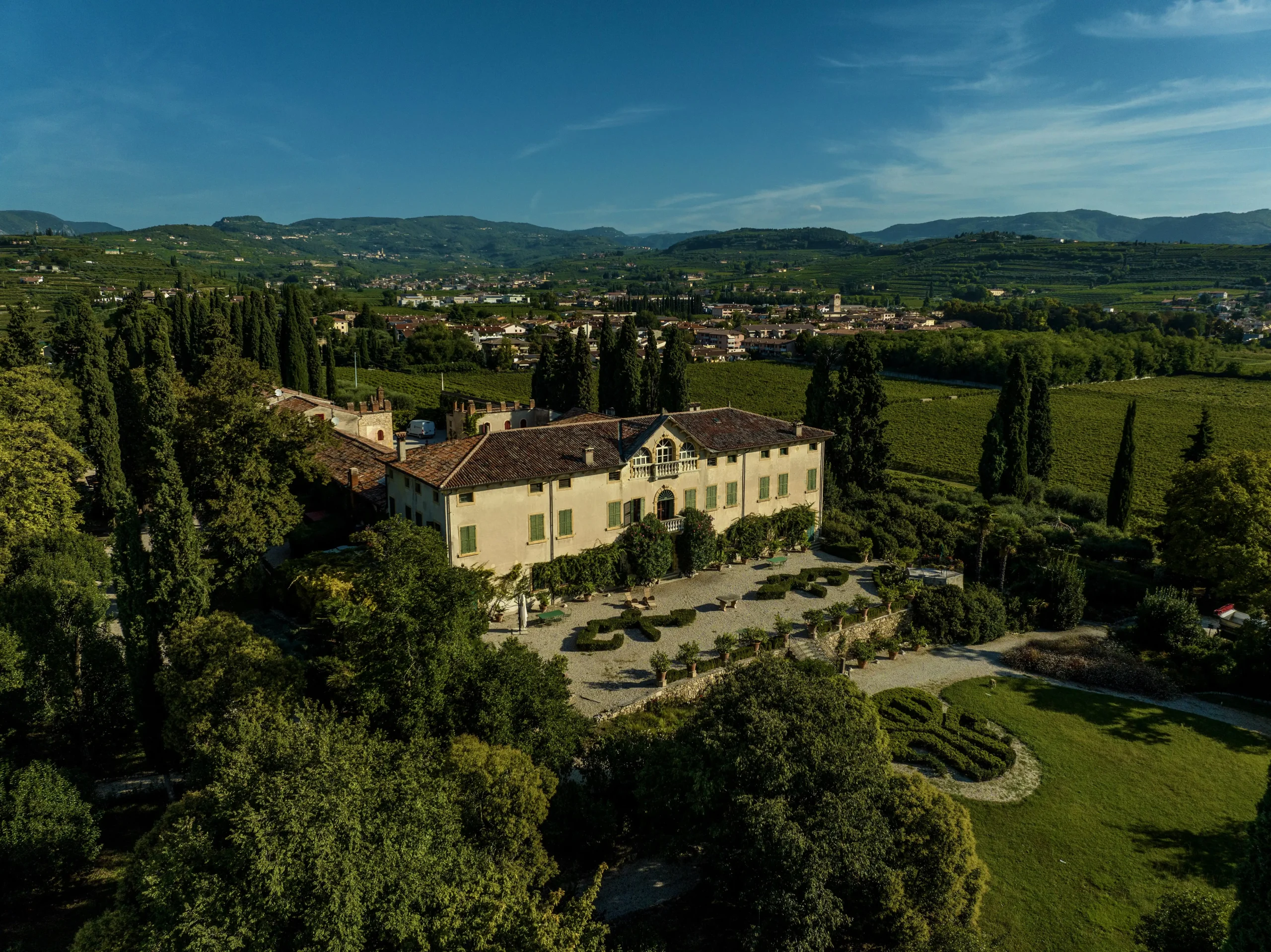 Vista panoramica di Villa Marchesi Fumanelli e vigneti della Valpolicella