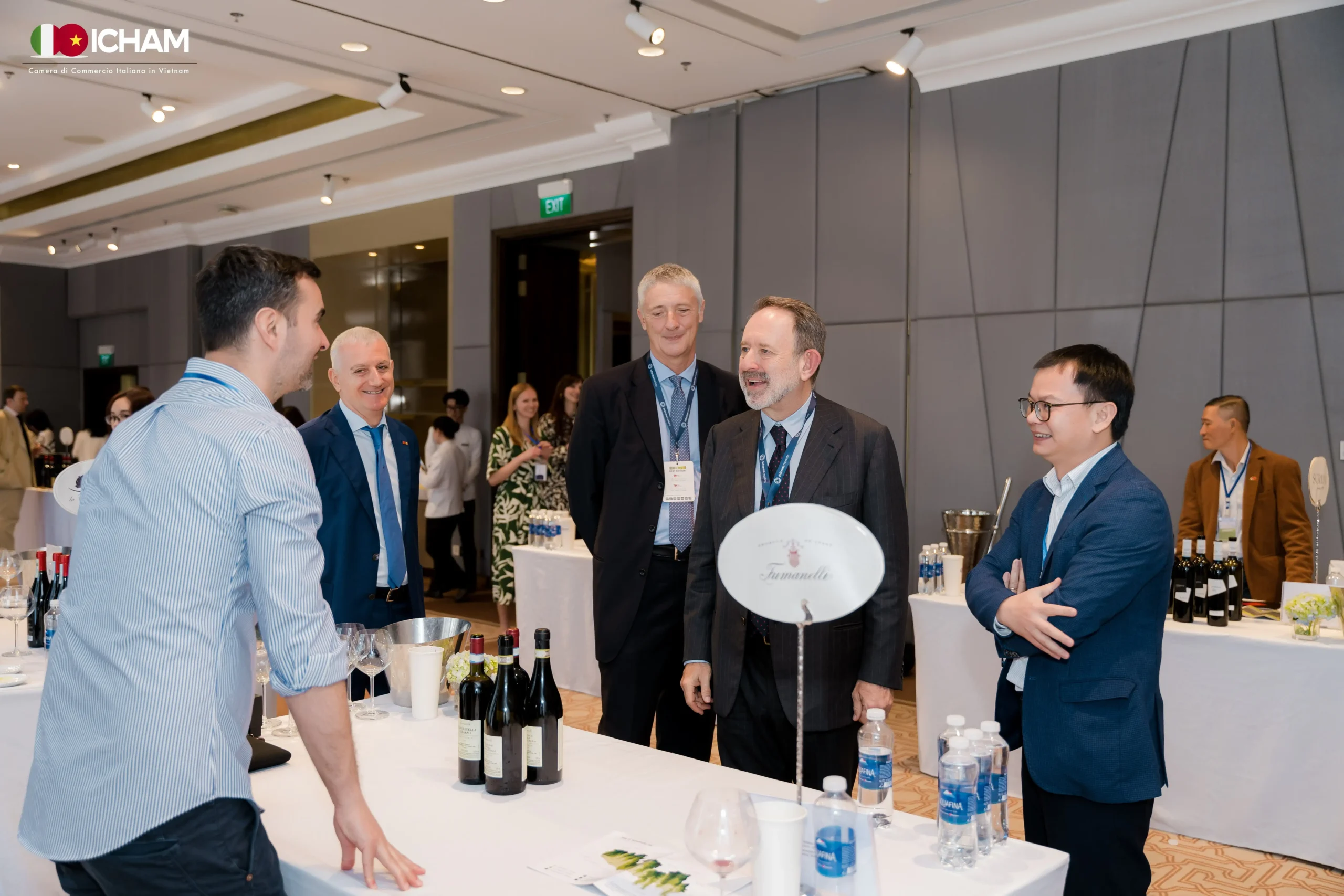 Delegazione Fumanelli durante evento di networking ICHAM in Vietnam